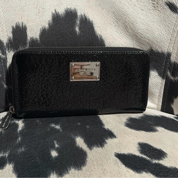 Michael Kors Black Textured Women's Wallet